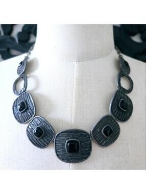 Lia Sophia Moda Matte Silver Tone Necklace NWT